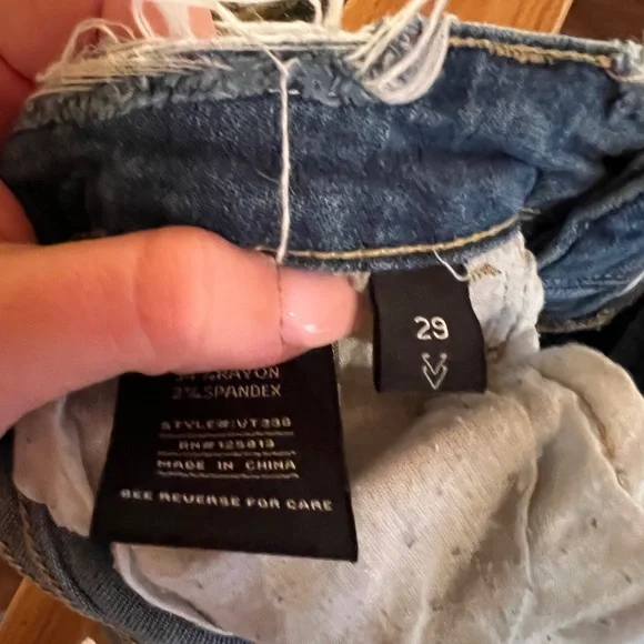 Vervet Distressed Jeans - Picture 4 of 4